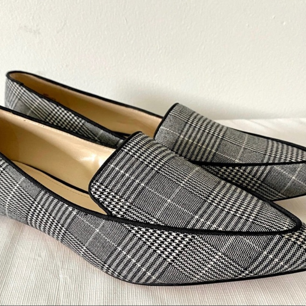 ISO a of a purse to match these shoes